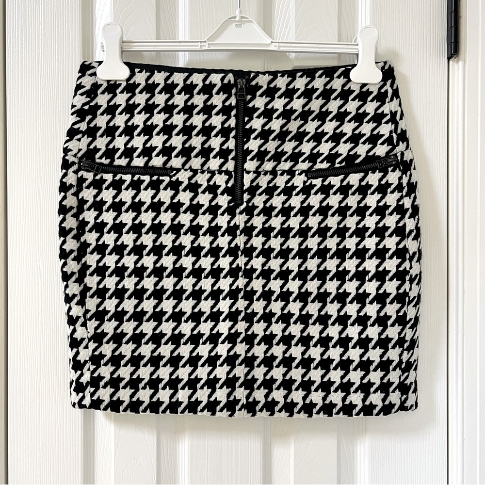 Suzy Shier A-Line Black & White Houndstooth Mini Skirt Woman’s M